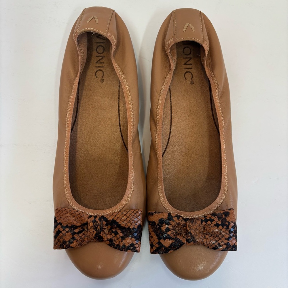 Vionic Zelda NPA Tan Leather Flats 7.5 Bow Snakeskin Accent Macaroon Brown